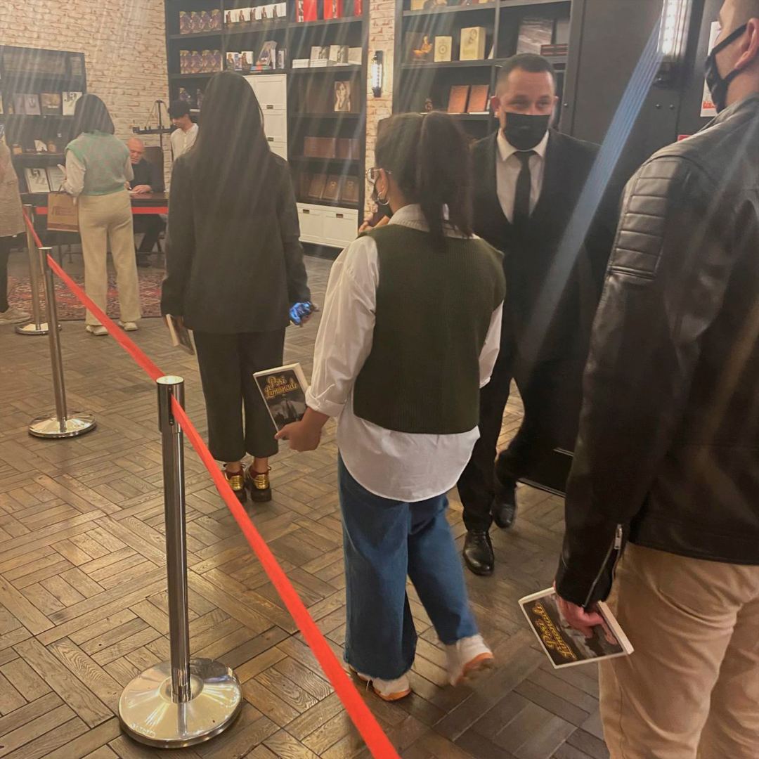 Звезда турецкого сериала "Чукур" поделился своей тяжелой судьбой с бакинцами (ФОТО)