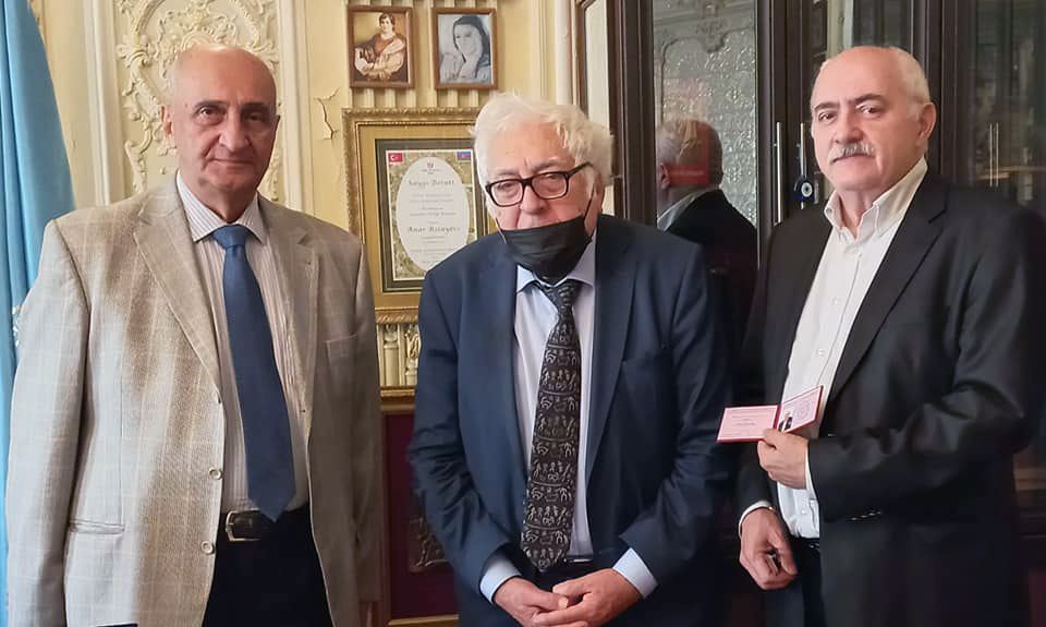 По произведениям члена Союза писателей Азербайджана российские школьники изучают русскую литературу (ФОТО)