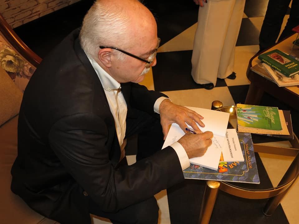 По произведениям члена Союза писателей Азербайджана российские школьники изучают русскую литературу (ФОТО)