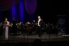 Азербайджанский Мешади Ибад "положил глаз" на Сильву из Венгрии (ФОТО)