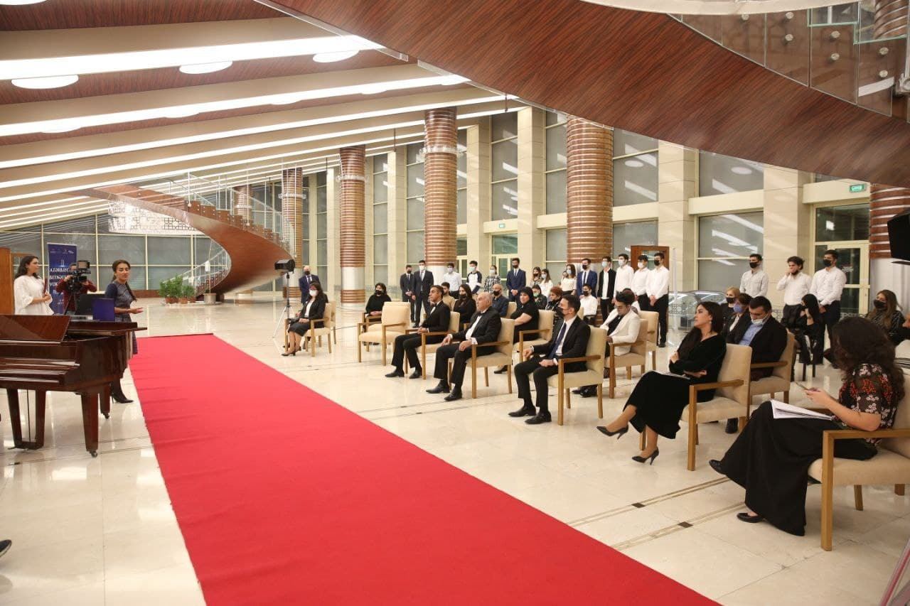 Сила и красота голоса – в Баку презентована антология оперного искусства (ФОТО)