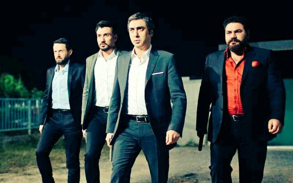 Звезда сериала "Kurtlar Vadisi" с супругой приехал в Баку (ФОТО)