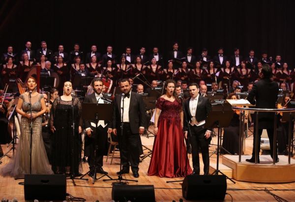 Грандиозная церемония закрытия II Азербайджанского международного фестиваля вокалистов (ФОТО/ВИДЕО)