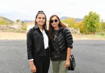 Президент Ильхам Алиев и Первая леди Мехрибан Алиева встретились с представителями общественности Зангилана (ФОТО/ВИДЕО)