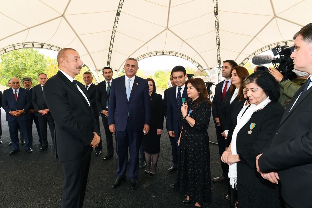 Президент Ильхам Алиев и Первая леди Мехрибан Алиева встретились с представителями общественности Зангилана (ФОТО/ВИДЕО)