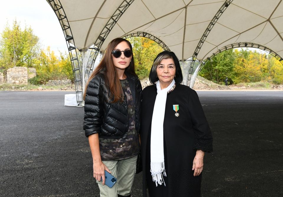 Президент Ильхам Алиев и Первая леди Мехрибан Алиева встретились с представителями общественности Зангилана (ФОТО/ВИДЕО)