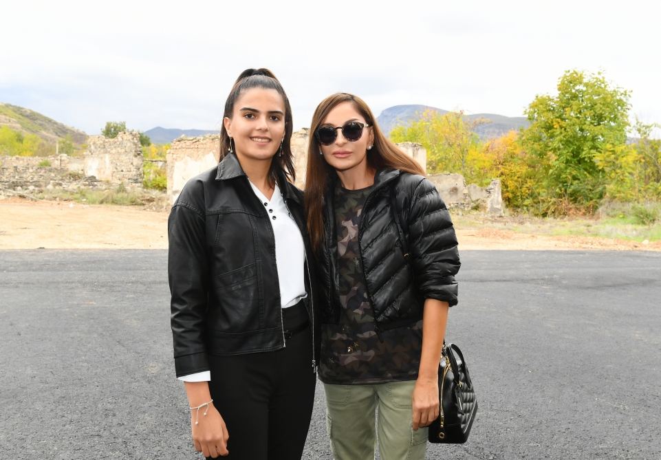 Президент Ильхам Алиев и Первая леди Мехрибан Алиева встретились с представителями общественности Зангилана (ФОТО/ВИДЕО)