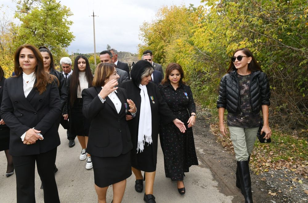 Президент Ильхам Алиев и Первая леди Мехрибан Алиева встретились с представителями общественности Зангилана (ФОТО/ВИДЕО)