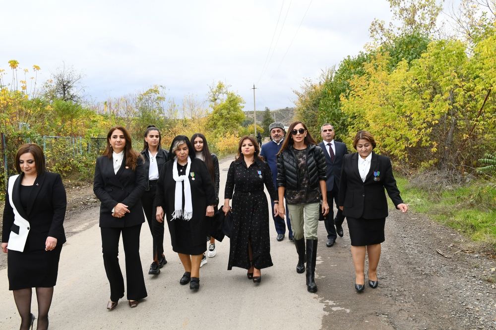 Президент Ильхам Алиев и Первая леди Мехрибан Алиева встретились с представителями общественности Зангилана (ФОТО/ВИДЕО)