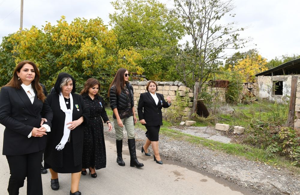 Президент Ильхам Алиев и Первая леди Мехрибан Алиева встретились с представителями общественности Зангилана (ФОТО/ВИДЕО)