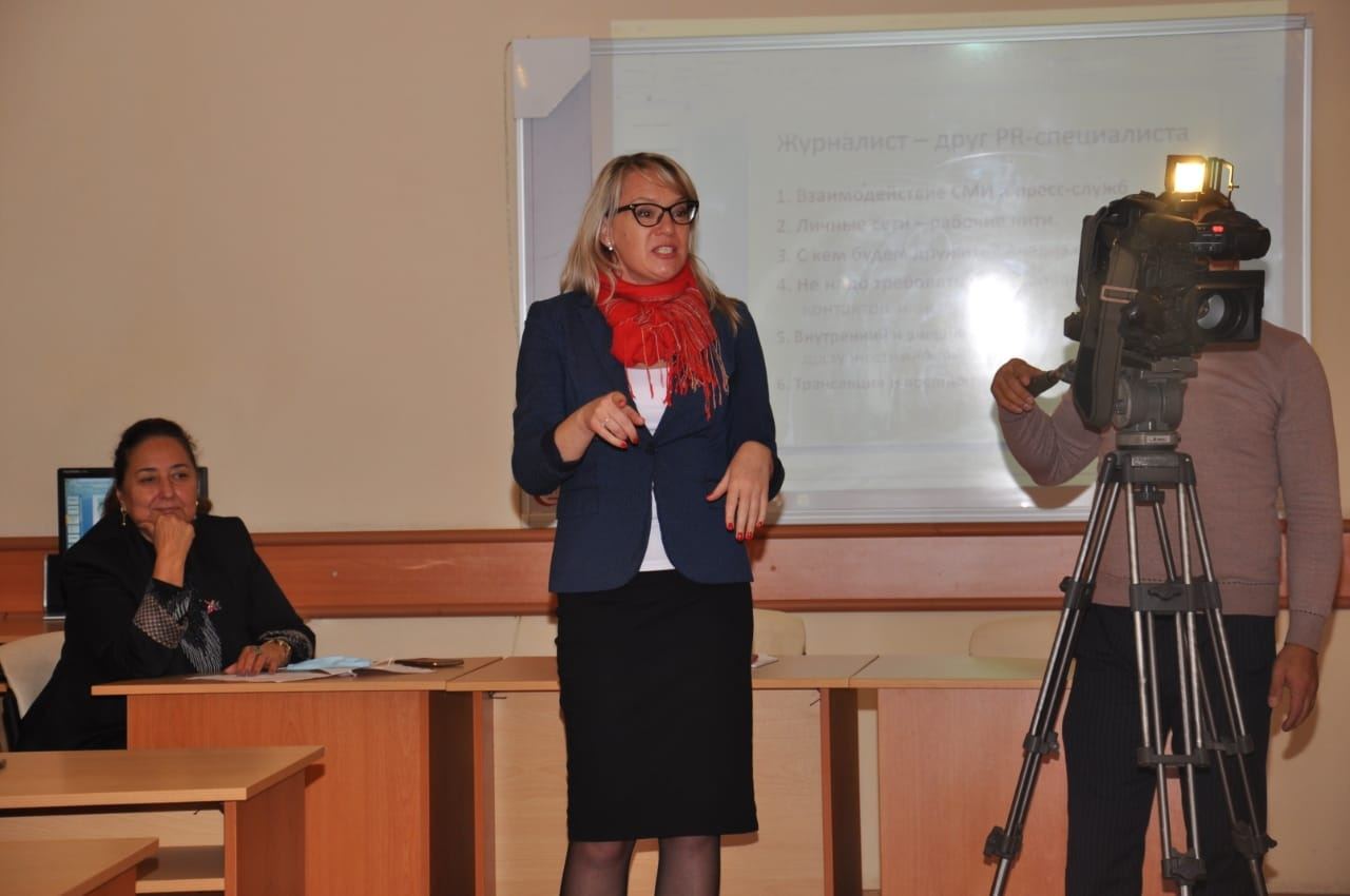 Известная российская журналистка посетила Академию телерадио в Баку (ФОТО)