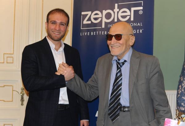 Азербайджанский поэт отмечен престижной премией в Москве. Сахиб Мамедов награжден золотым знаком и званием "Золотое перо Руси" (ФОТО)