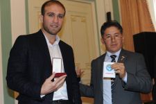 Азербайджанский поэт отмечен престижной премией в Москве. Сахиб Мамедов награжден золотым знаком и званием "Золотое перо Руси" (ФОТО)