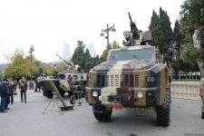 Оружие, использованное во время 44-дневной Отечественной войны Азербайджана, демонстрируется на ярмарке Zəfər (ФОТО)