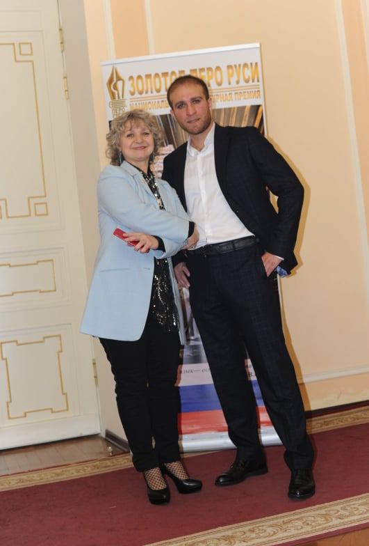 Азербайджанский поэт отмечен престижной премией в Москве. Сахиб Мамедов награжден золотым знаком и званием "Золотое перо Руси" (ФОТО)