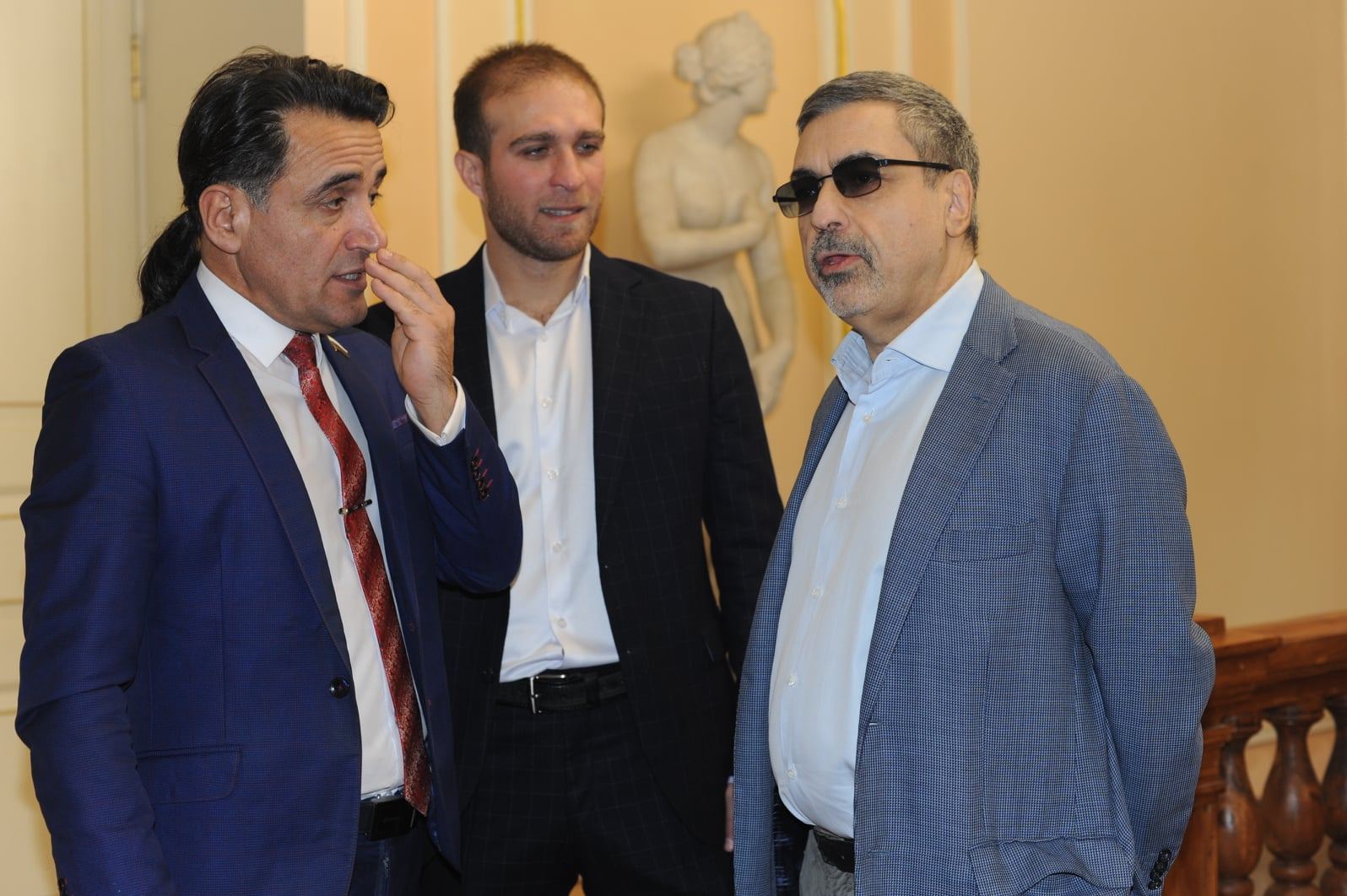 Азербайджанский поэт отмечен престижной премией в Москве. Сахиб Мамедов награжден золотым знаком и званием "Золотое перо Руси" (ФОТО)