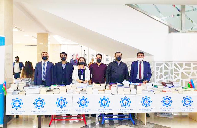 Продай свою книгу - инновационный проект на первой Сумгайытской книжной выставке (ФОТО)