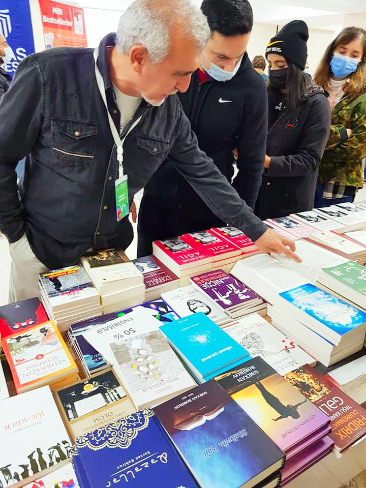 Продай свою книгу - инновационный проект на первой Сумгайытской книжной выставке (ФОТО)