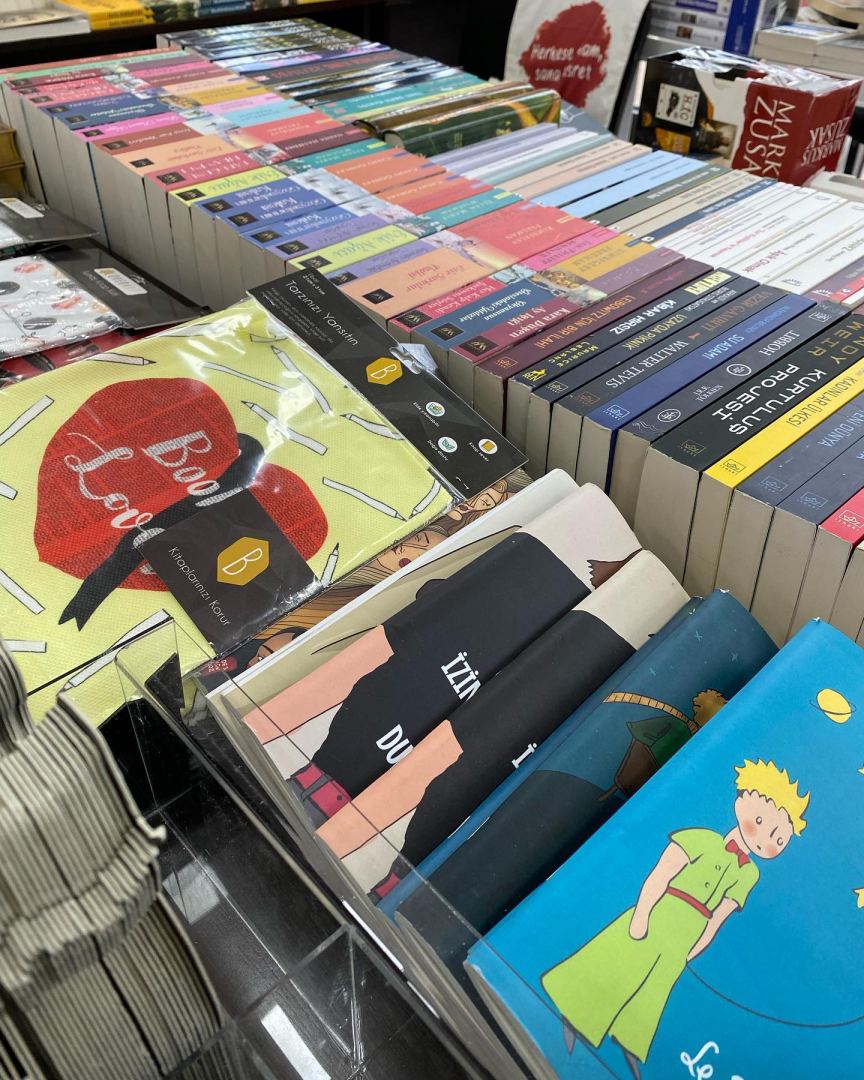 Продай свою книгу - инновационный проект на первой Сумгайытской книжной выставке (ФОТО)