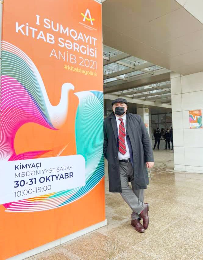 Продай свою книгу - инновационный проект на первой Сумгайытской книжной выставке (ФОТО)