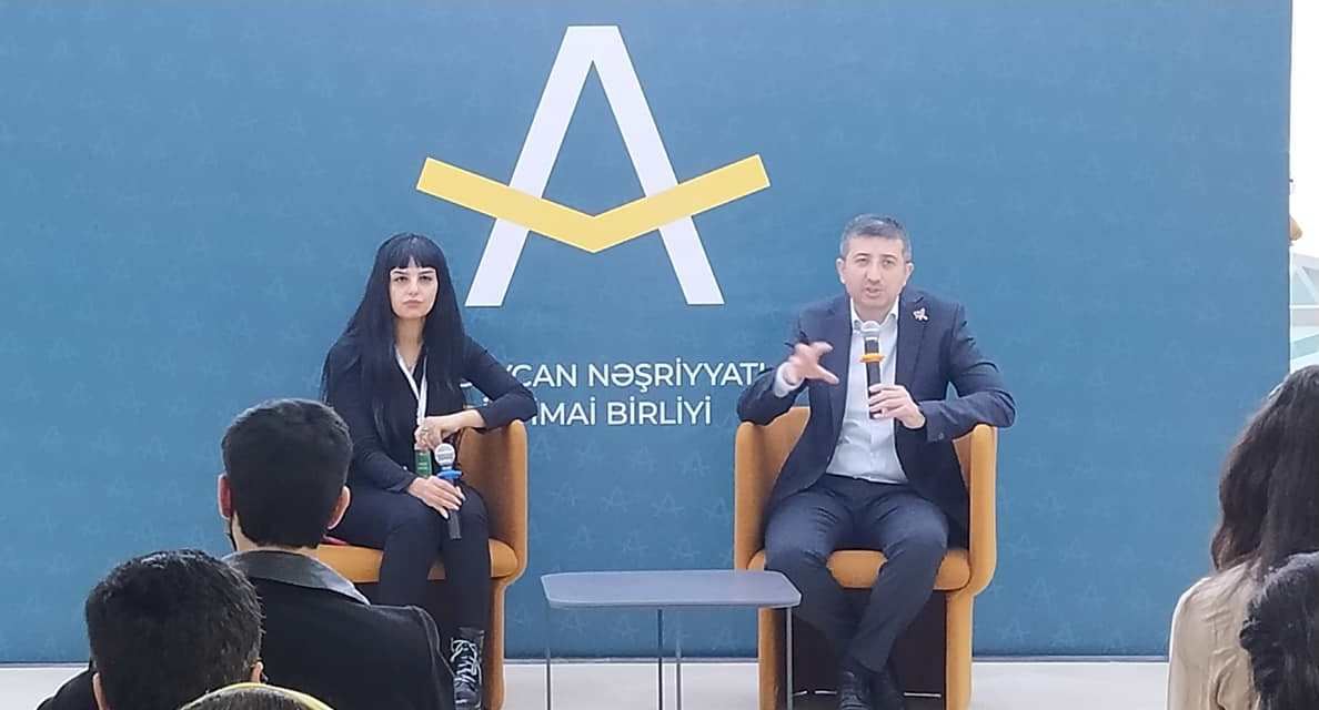 Продай свою книгу - инновационный проект на первой Сумгайытской книжной выставке (ФОТО)