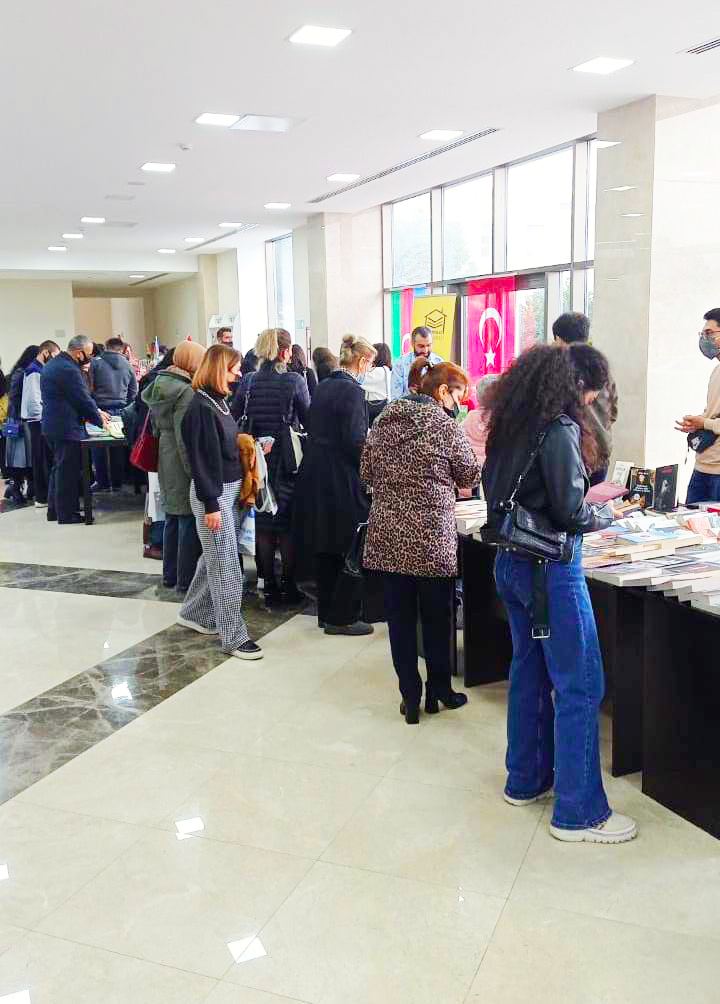 Продай свою книгу - инновационный проект на первой Сумгайытской книжной выставке (ФОТО)
