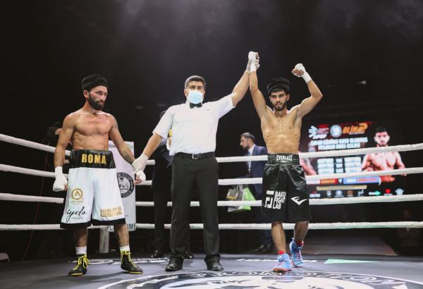 В Баку прошли битвы профессиональных боксеров  в черных папахах (ФОТО)