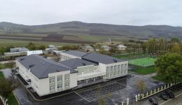 Президент Ильхам Алиев и Первая леди Мехрибан Алиева приняли участие в открытии нового здания Чарханской сельской средней школы в Шамахе (ФОТО/ВИДЕО)