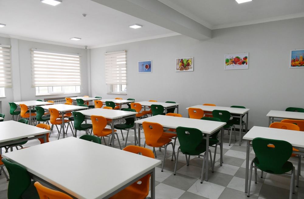 Президент Ильхам Алиев и Первая леди Мехрибан Алиева приняли участие в открытии нового здания Чарханской сельской средней школы в Шамахе (ФОТО/ВИДЕО)