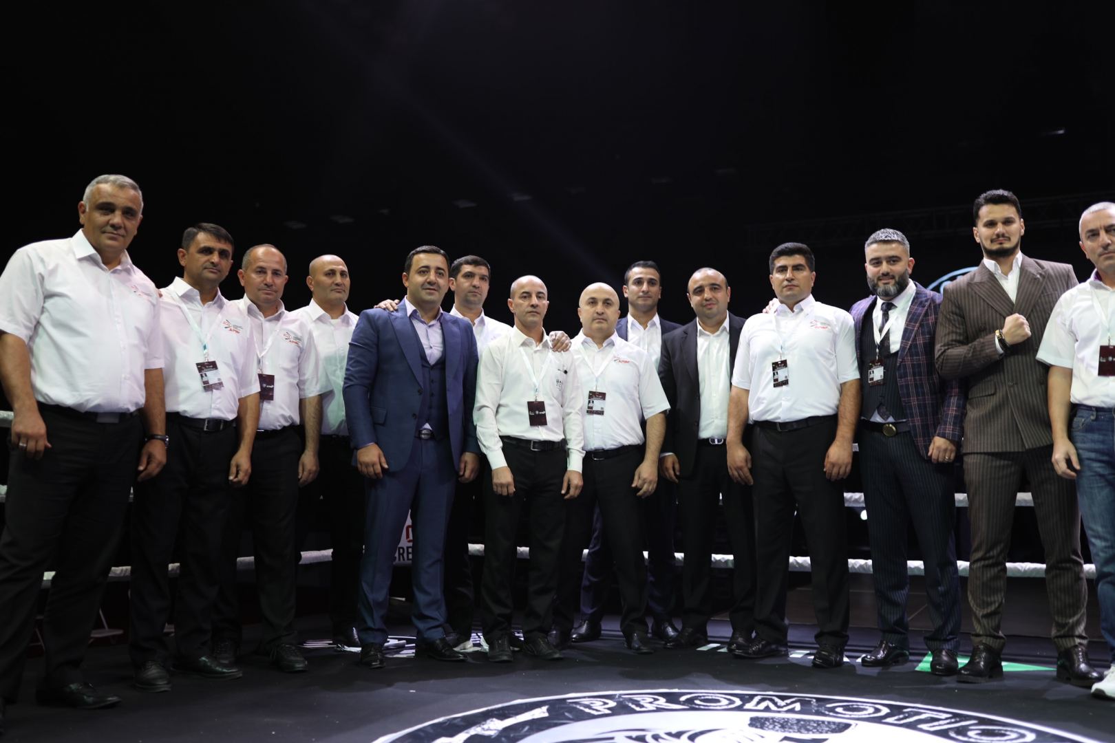 В Баку прошли битвы профессиональных боксеров  в черных папахах (ФОТО)