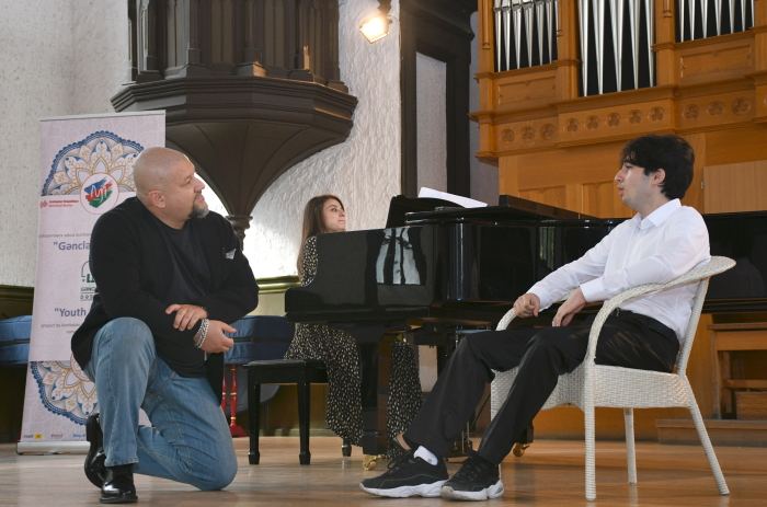 Классическую музыку нельзя превращать в погоню за деньгами – советы всемирно известных вокалистов юным азербайджанцам (ФОТО)