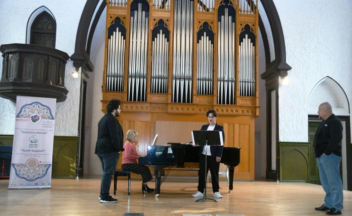 Классическую музыку нельзя превращать в погоню за деньгами – советы всемирно известных вокалистов юным азербайджанцам (ФОТО)