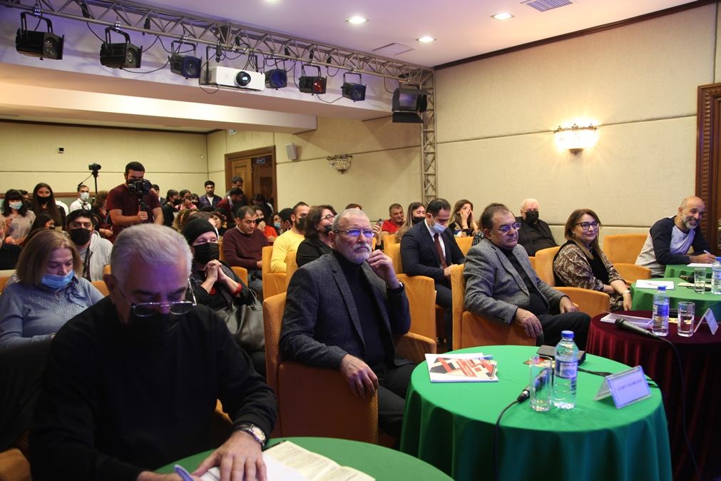 Сражающийся тар, или До последнего дыхания – как в Баку завершился Фестиваль спектаклей 4.4 (ФОТО)