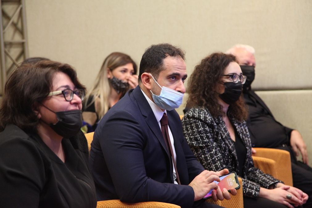 Сражающийся тар, или До последнего дыхания – как в Баку завершился Фестиваль спектаклей 4.4 (ФОТО)