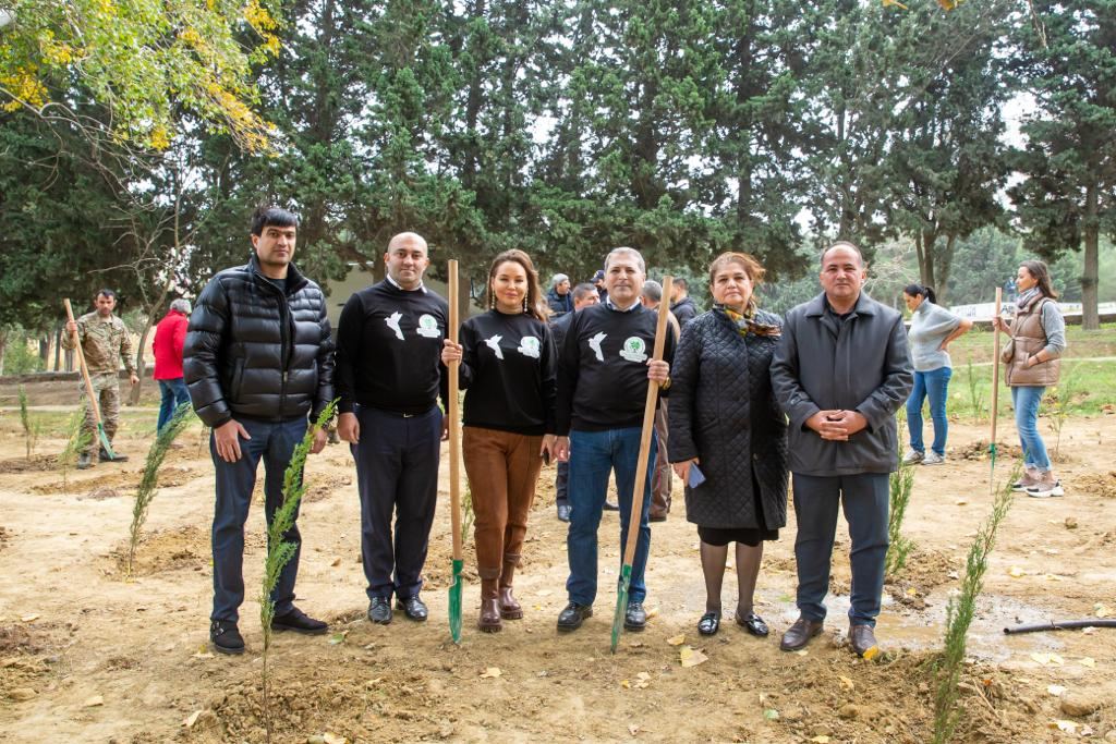 Общество охраны природы, члены семей шехидов и гази Отечественной войны провели акцию в честь Дня Победы (ФОТО)