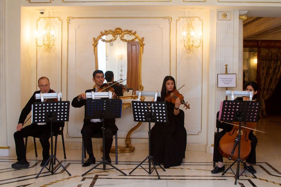 В Баку прошла церемония награждения победителей Фестиваля спектаклей 4.4  (ФОТО)