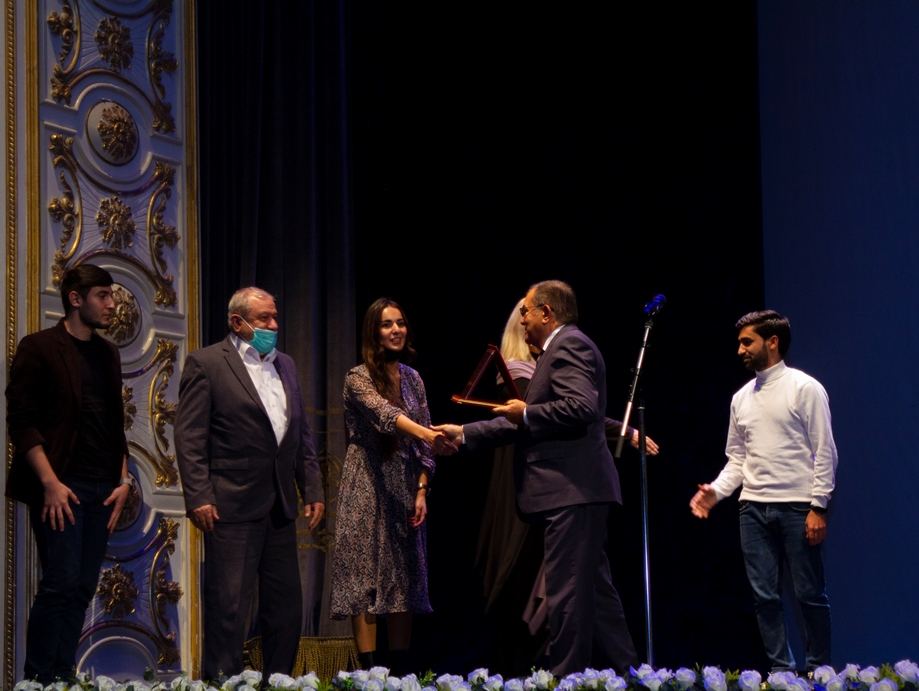 В Баку прошла церемония награждения победителей Фестиваля спектаклей 4.4  (ФОТО)