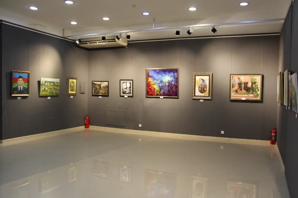 В Баку открылась экспозиция "Смелость побеждать", посвященная Дню Победы (ФОТО)