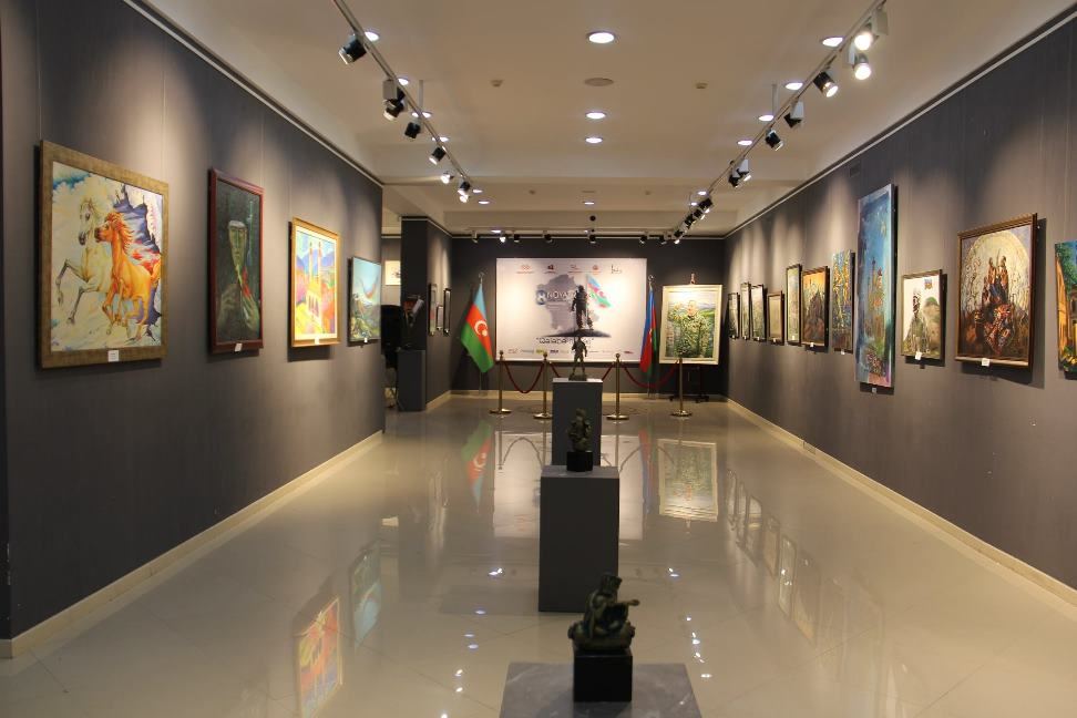 В Баку открылась экспозиция "Смелость побеждать", посвященная Дню Победы (ФОТО)