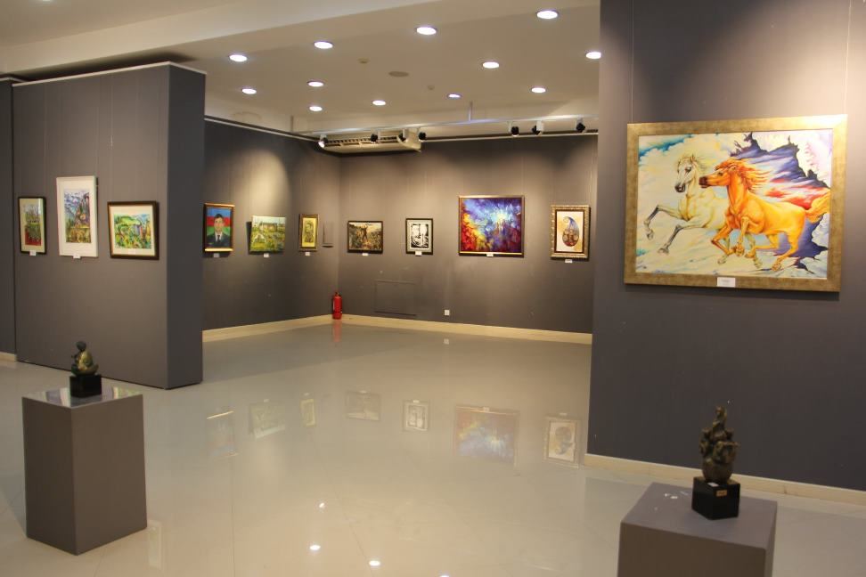 В Баку открылась экспозиция "Смелость побеждать", посвященная Дню Победы (ФОТО)