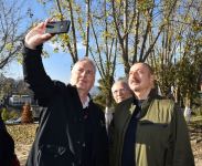 Президент Ильхам Алиев и Первая леди Мехрибан Алиева побеседовали с участниками VIII Глобального Бакинского форума, совершившими поездку в Шушу (ФОТО/ВИДЕО) (версия 2)