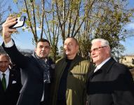 Президент Ильхам Алиев и Первая леди Мехрибан Алиева побеседовали с участниками VIII Глобального Бакинского форума, совершившими поездку в Шушу (ФОТО/ВИДЕО) (версия 2)