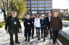 Президент Ильхам Алиев и Первая леди Мехрибан Алиева побеседовали с участниками VIII Глобального Бакинского форума, совершившими поездку в Шушу (ФОТО/ВИДЕО) (версия 2)