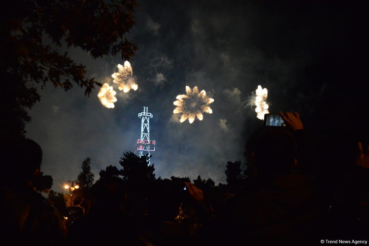В Баку состоялся музыкальный фейерверк, посвященный Дню Победы (ФОТО/ВИДЕО)