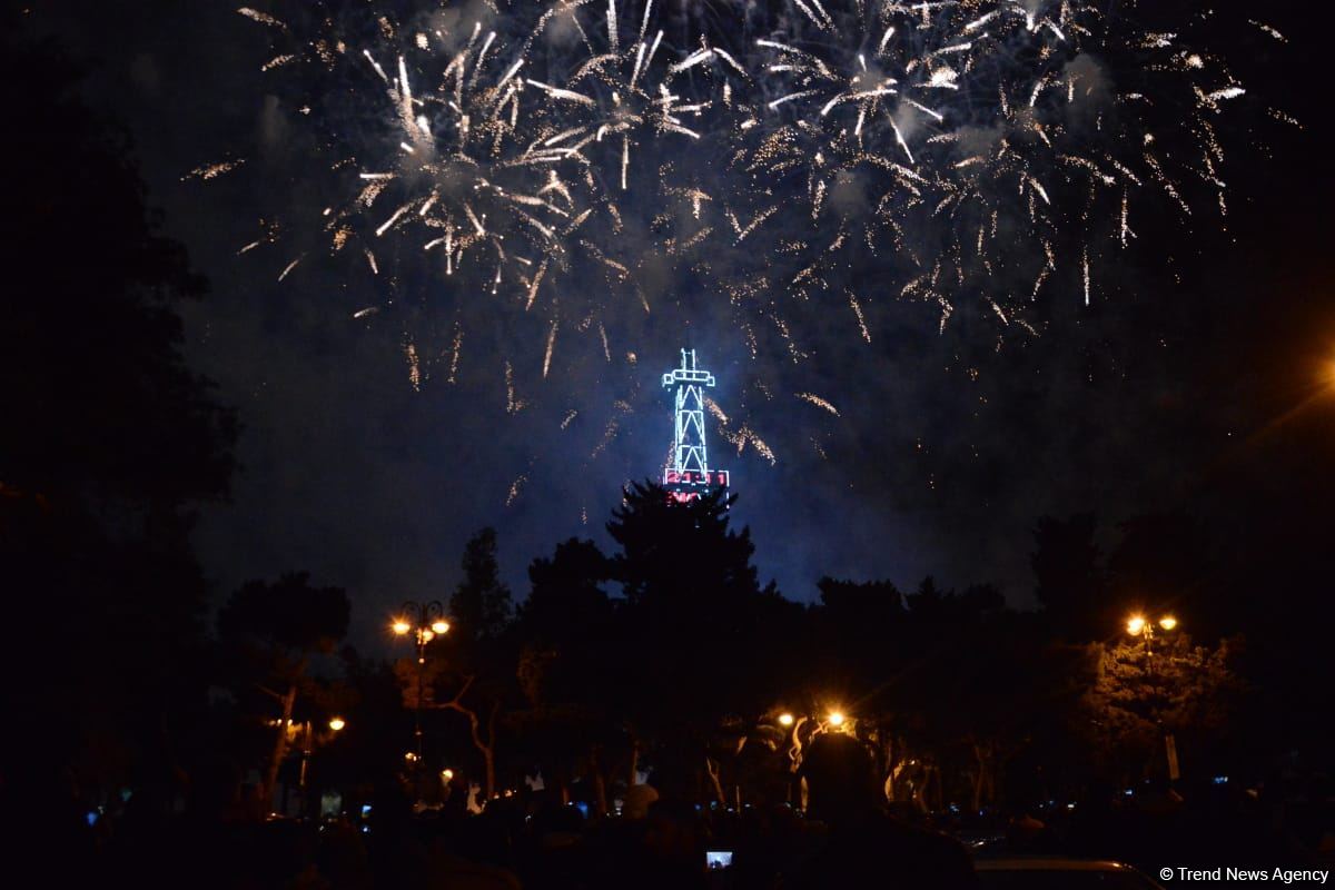 В Баку состоялся музыкальный фейерверк, посвященный Дню Победы (ФОТО/ВИДЕО)