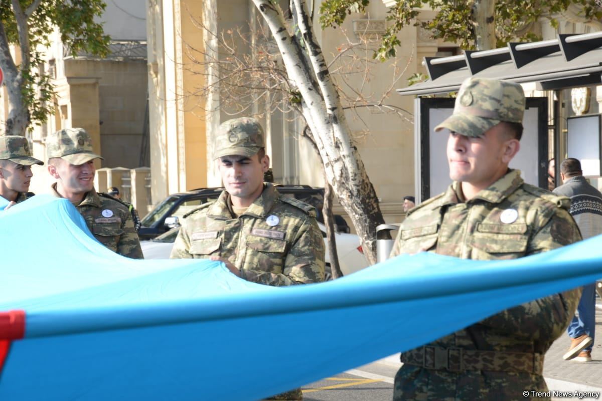 В Баку состоялись шествие и флешмоб, посвященные Дню Победы (ФОТО/ВИДЕО)