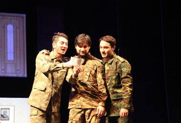 Bir nəfəs qədər – спектакль о матери, которая ждет сына с фронта (ФОТО)