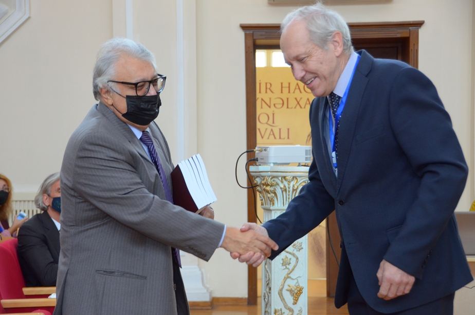 Диалог музыкальных культур Востока и Запада - 100 авторитетных ученых в Баку (ФОТО)