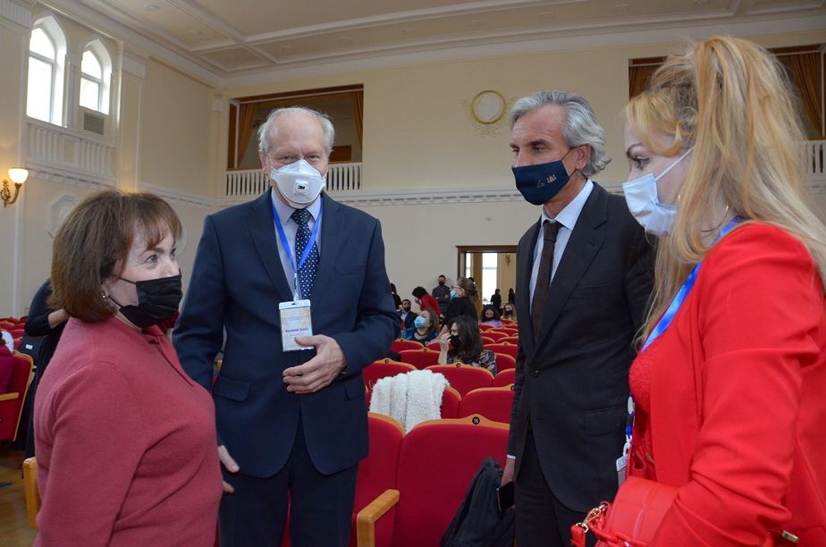 Диалог музыкальных культур Востока и Запада - 100 авторитетных ученых в Баку (ФОТО)