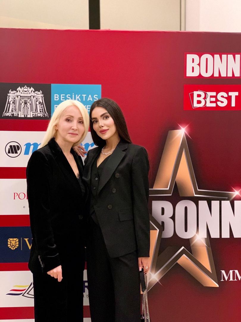 Азербайджанская писательница отмечена Bonne Vie Ulduzları - "Лучшая писательница года тюркского мира"  (ФОТО)